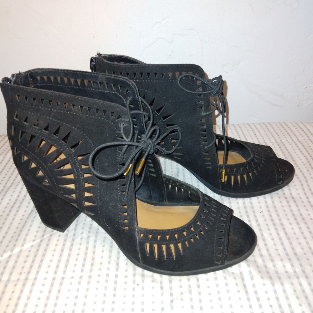 Laser cut tie front heels